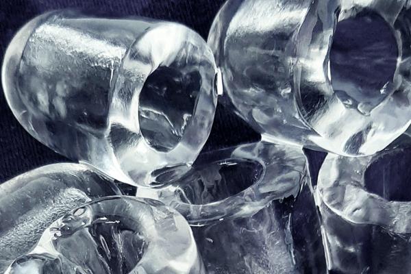  Πάγος σε σακούλες, συσκευασίες 2kg/4kg τύπου καμπάνα 35γρ